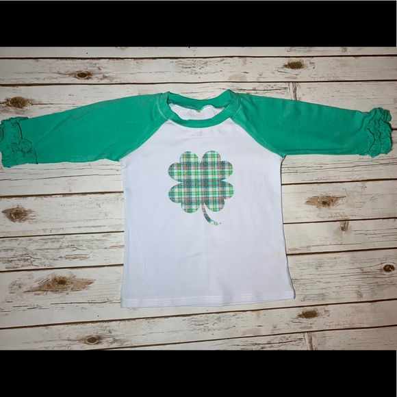 NWOT St Patrick’s Day Ruffle Raglan w/Plaid Clover - Picture 2 of 7